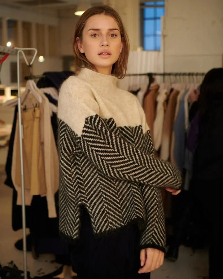 Jersey de Cuello Alto Paulina | Tu Refugio de Estilo