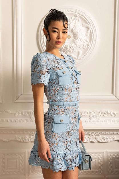 Sierra | Vestido corto bordado en azul cielo